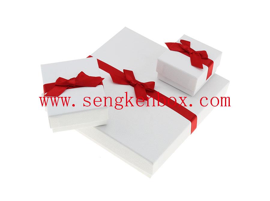 Boîte En Carton Rouge Et Blanc