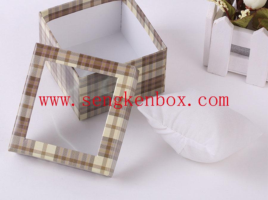Boîte en carton motif tartan