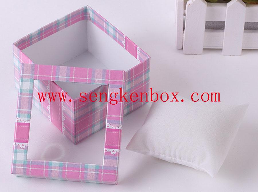 Boîte cadeau en papier motif tartan