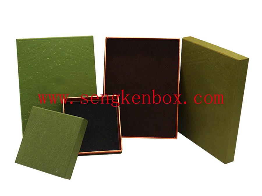 Boîte en papier vert foncé