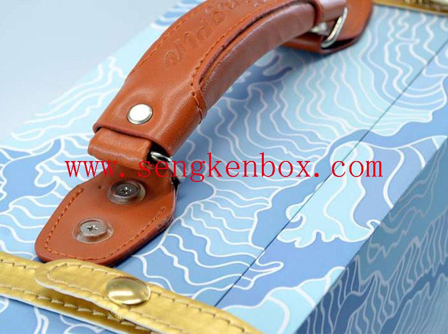 Grande boîte en carton bleue de luxe