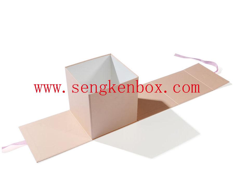 Boîte-cadeau en papier avec couvercle magnétique