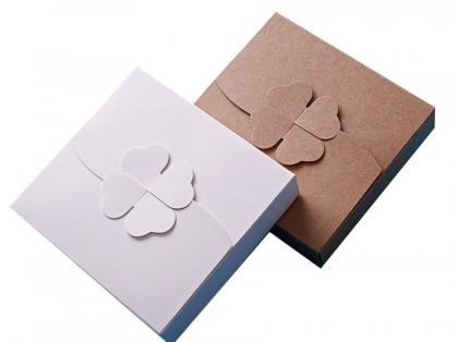 Kraft Foldable Four-leaf Clover Switch Paper Box