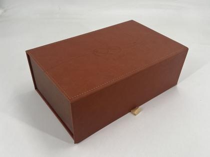 OEM et ODM Book Shaped Magnetic Rigid Paper Box with Foam Insert à vendre