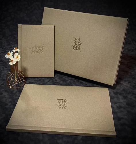 OEM et ODM High-quality exquisite gold photo album with high-end gift box à vendre