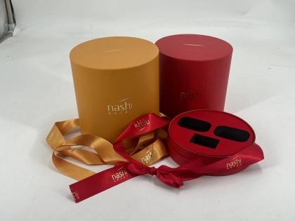 OEM et ODM Round Gift Box with Silk Ribbon Cosmetic Products Boxes with Gold Stamping and EVA liner à vendre