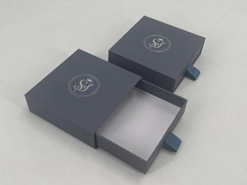 OEM et ODM Luxury Black Matte Paper Box with Ribbon for Gift Packaging Jewel Box à vendre